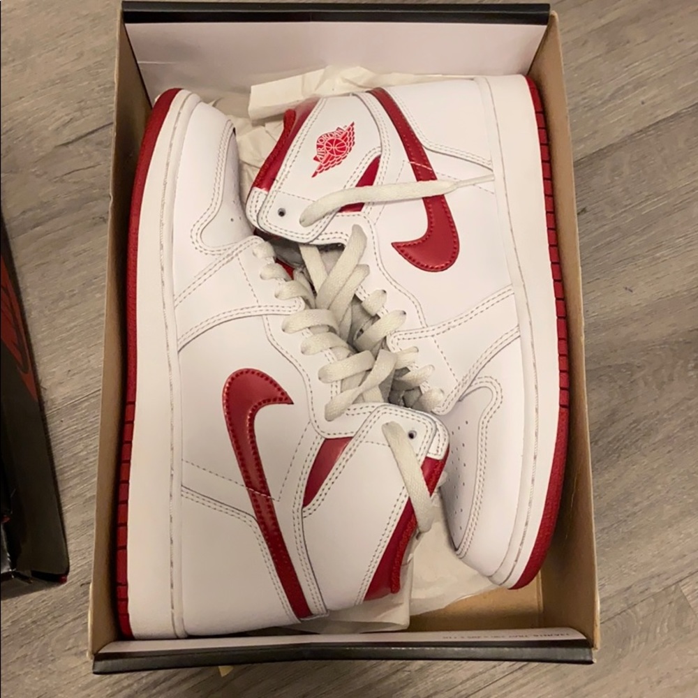 Air Jordan 1 “metallic red”